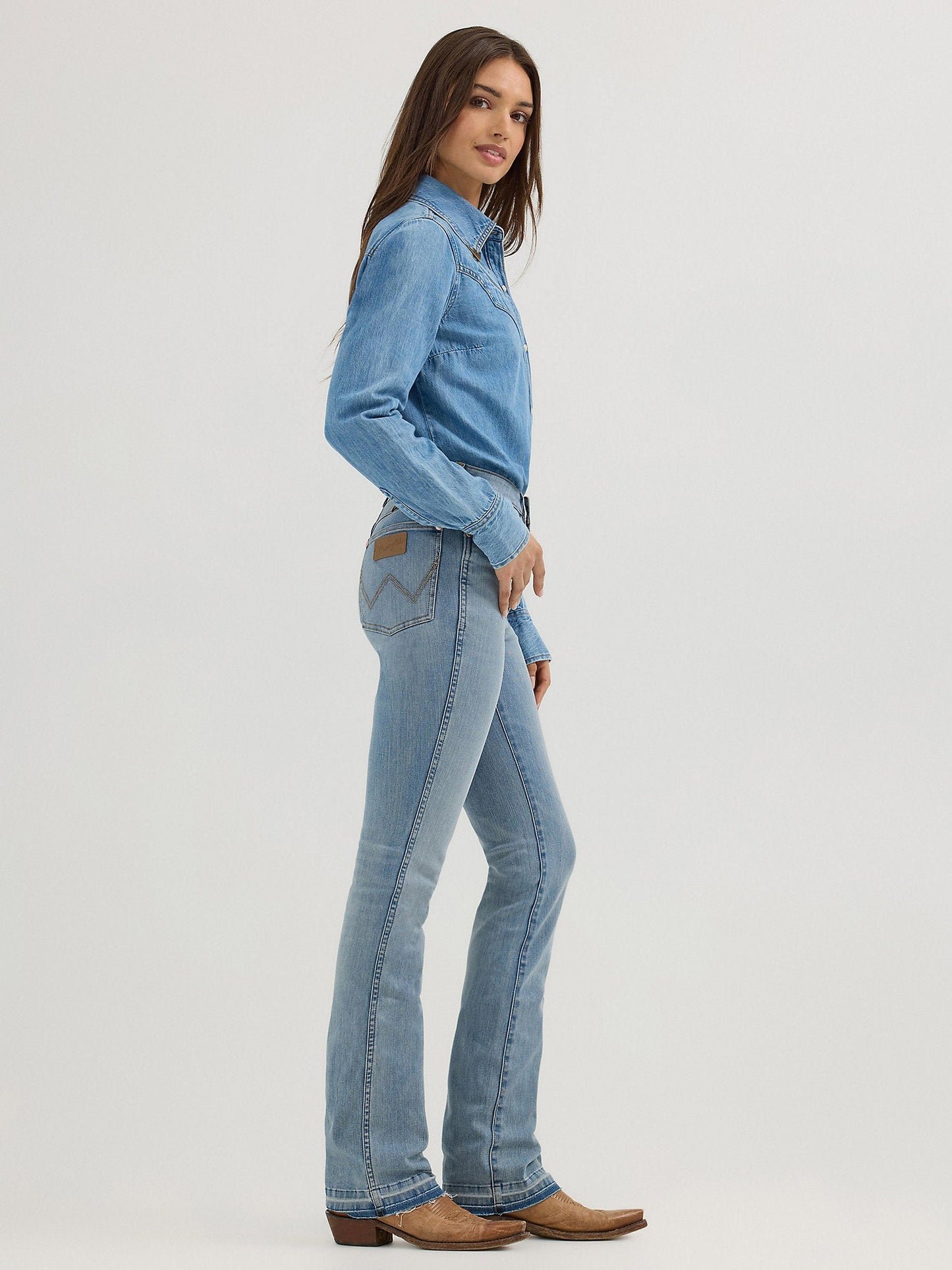 The Eden bootcut - Wrangler X Lainey Wilson Boot Huggers Raw Hem Jeans