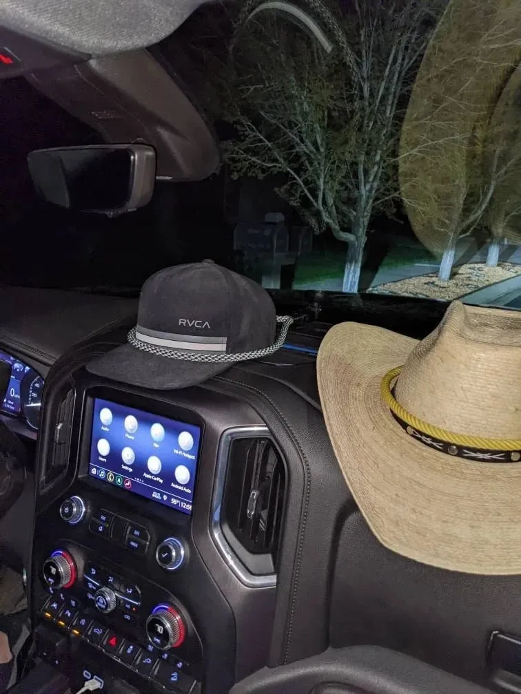 HAT MOUNTS. COWBOY HAT MOUNTS FOR YOUR VEHICLE