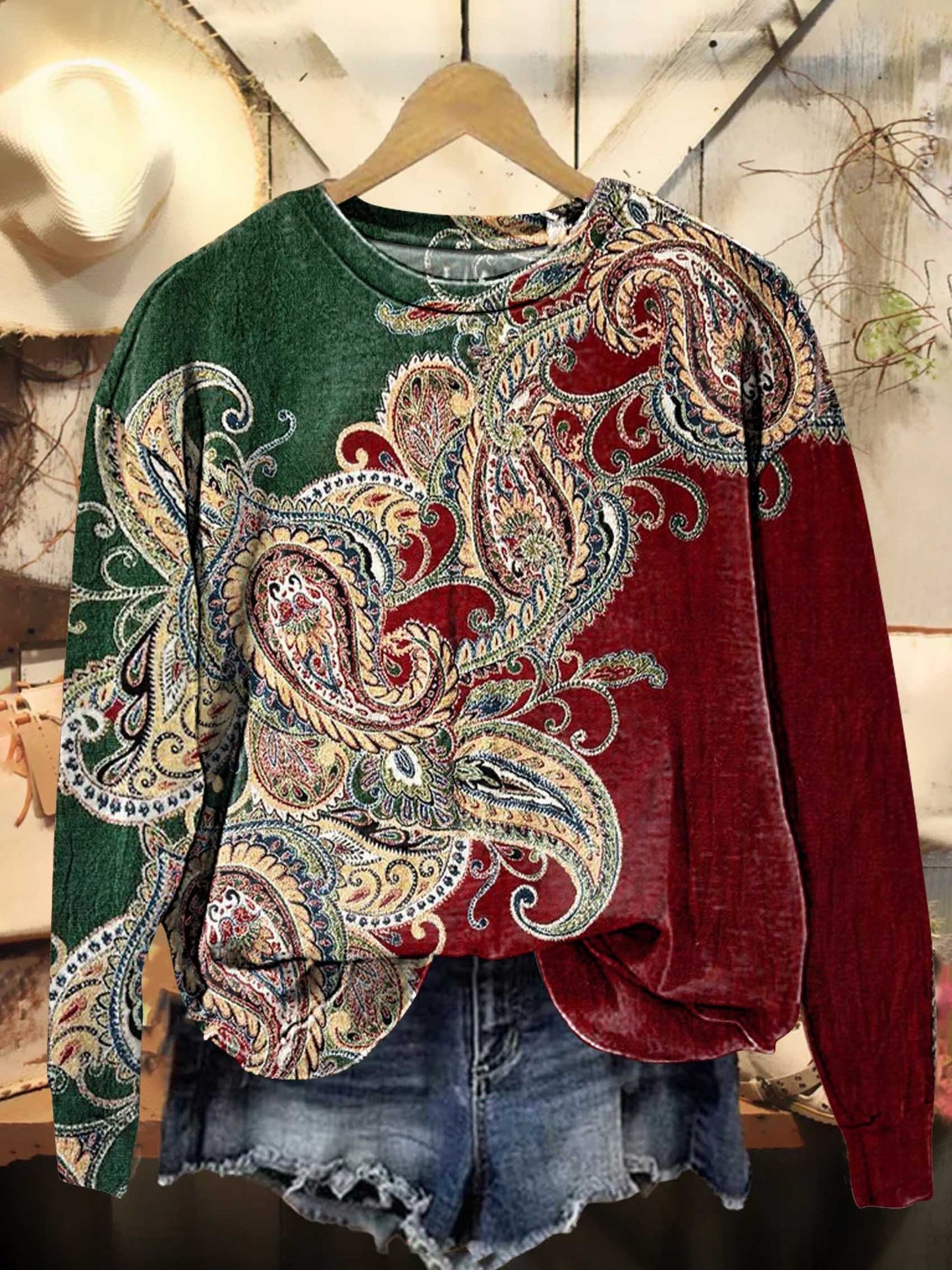 Retro Ethnic Paisley Red and Green Pattern Pattern Casual Sweatshirt