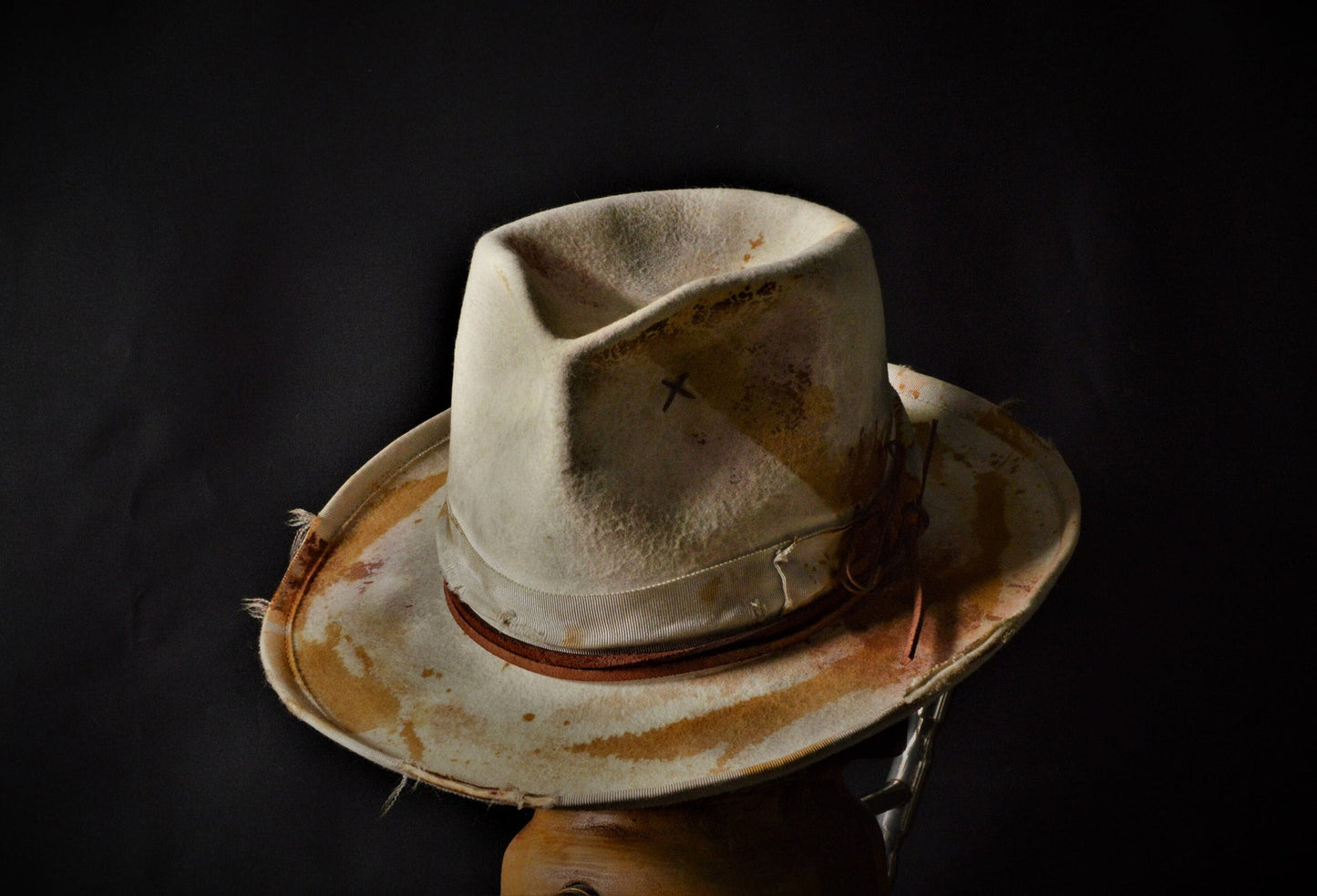 Sierra Nevada - distressed white fedora