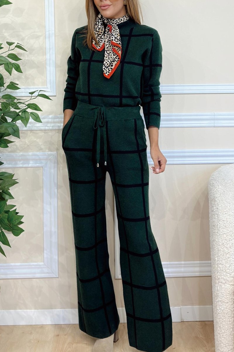 Women's contrast check knitted suit