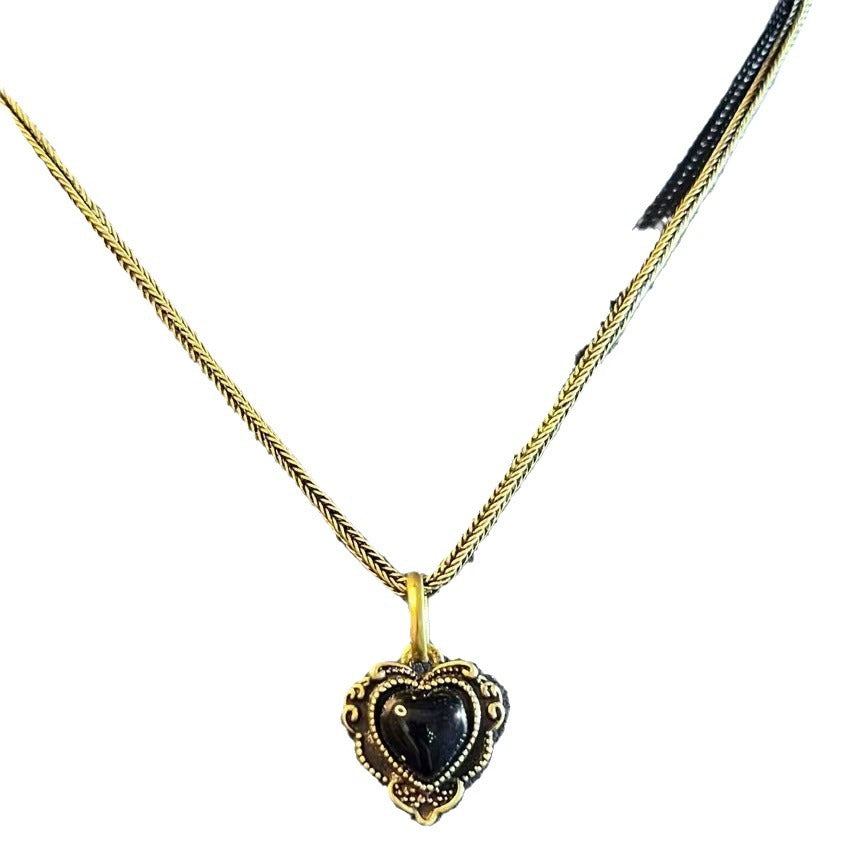 Women's Retro Love Black Agate Pendant Clavicle Necklace