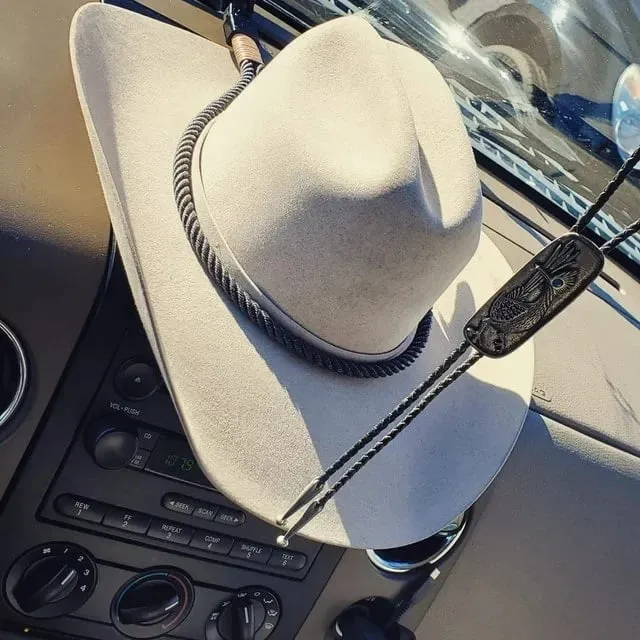 HAT MOUNTS. COWBOY HAT MOUNTS FOR YOUR VEHICLE