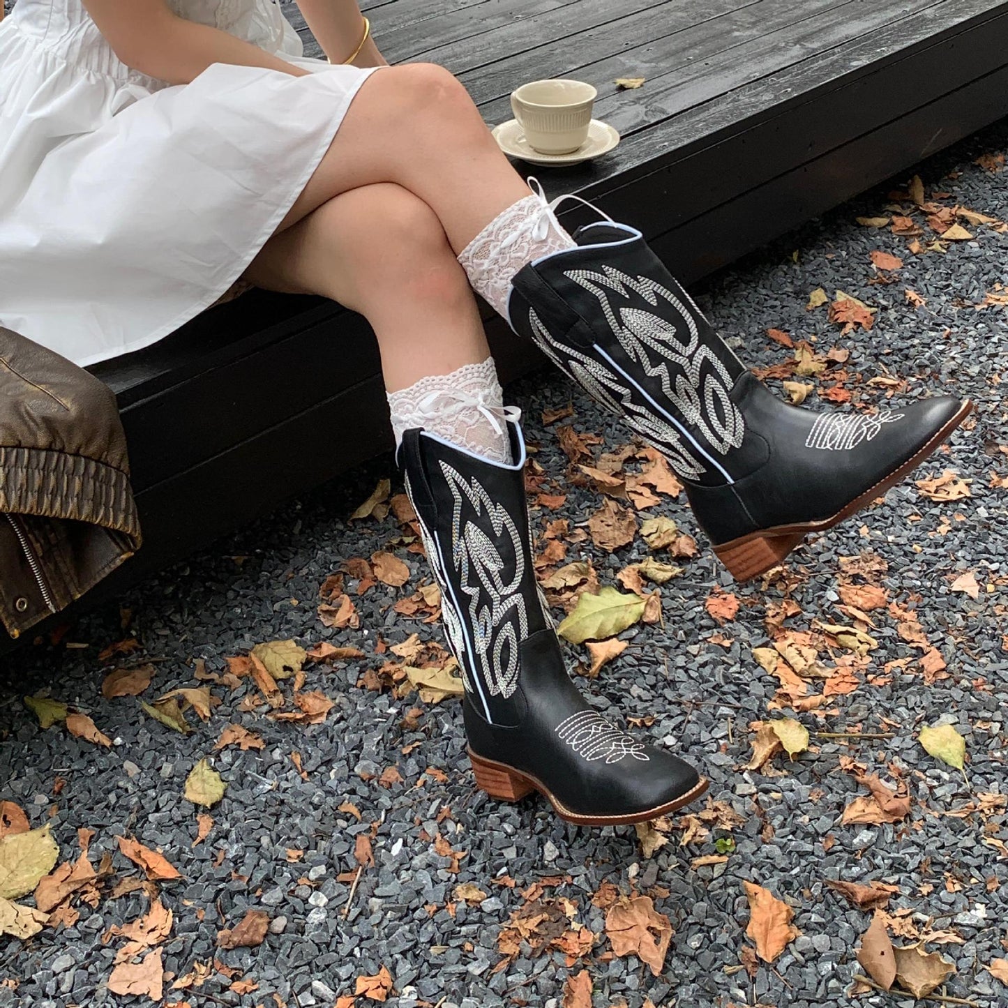 Women's Vintage Embroidered Chunky Heel High Western Boots