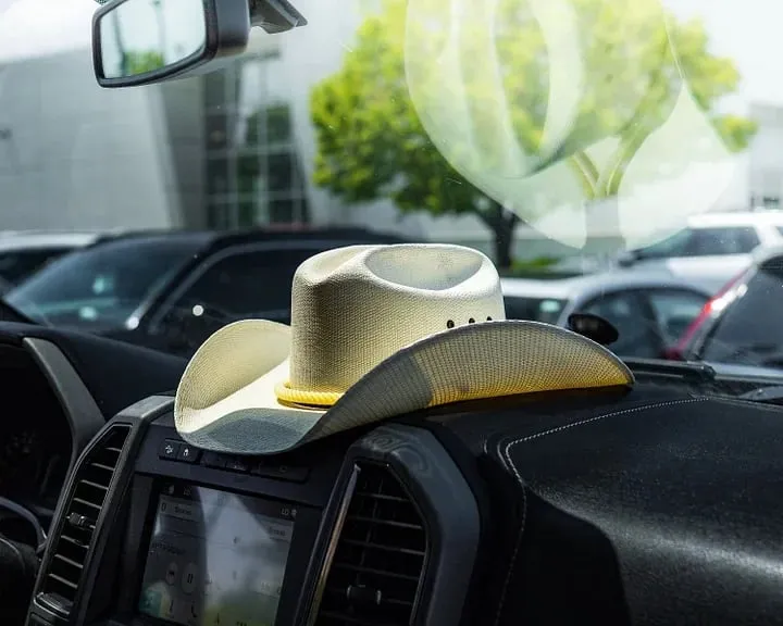 HAT MOUNTS. COWBOY HAT MOUNTS FOR YOUR VEHICLE