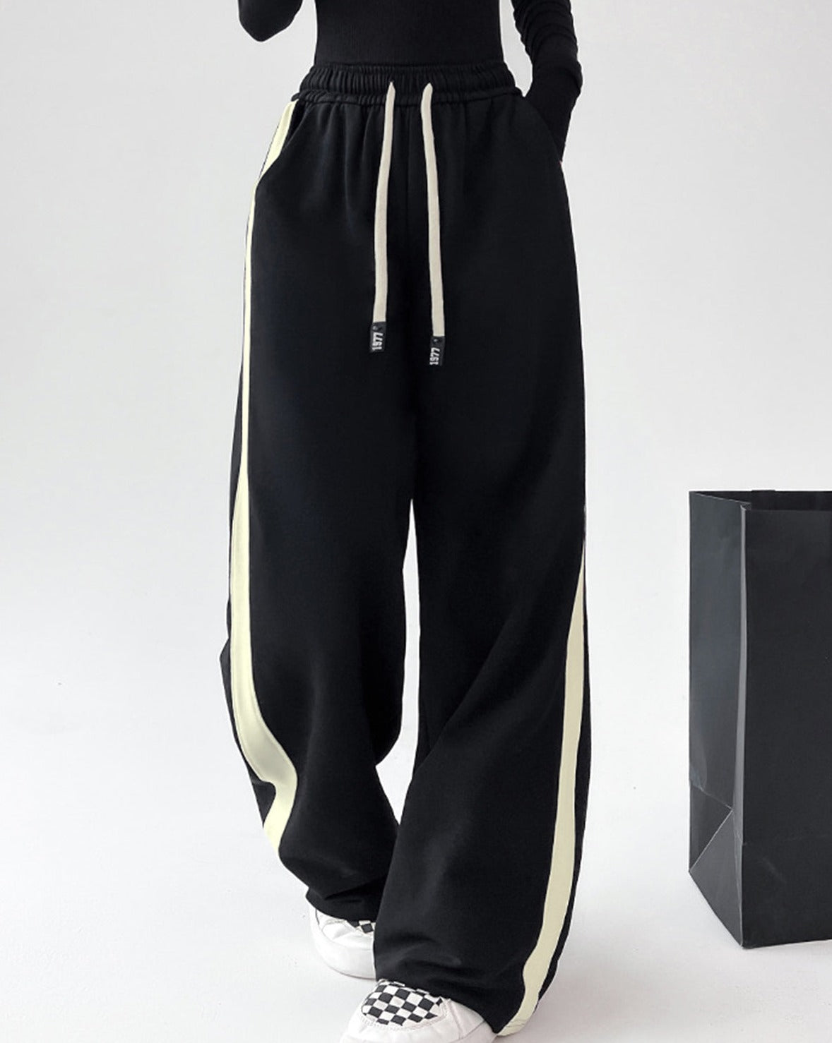 Drawstring Contrast Trim Wide Leg Sweatpants