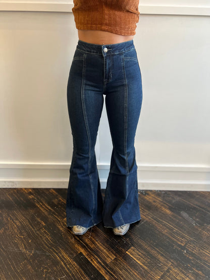 Final Sale __exie Front Seam Bell Jeans