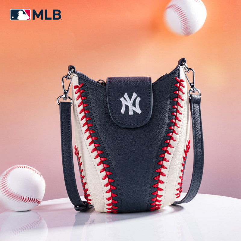 MLB New York Yankees Leather Crossbody Bag