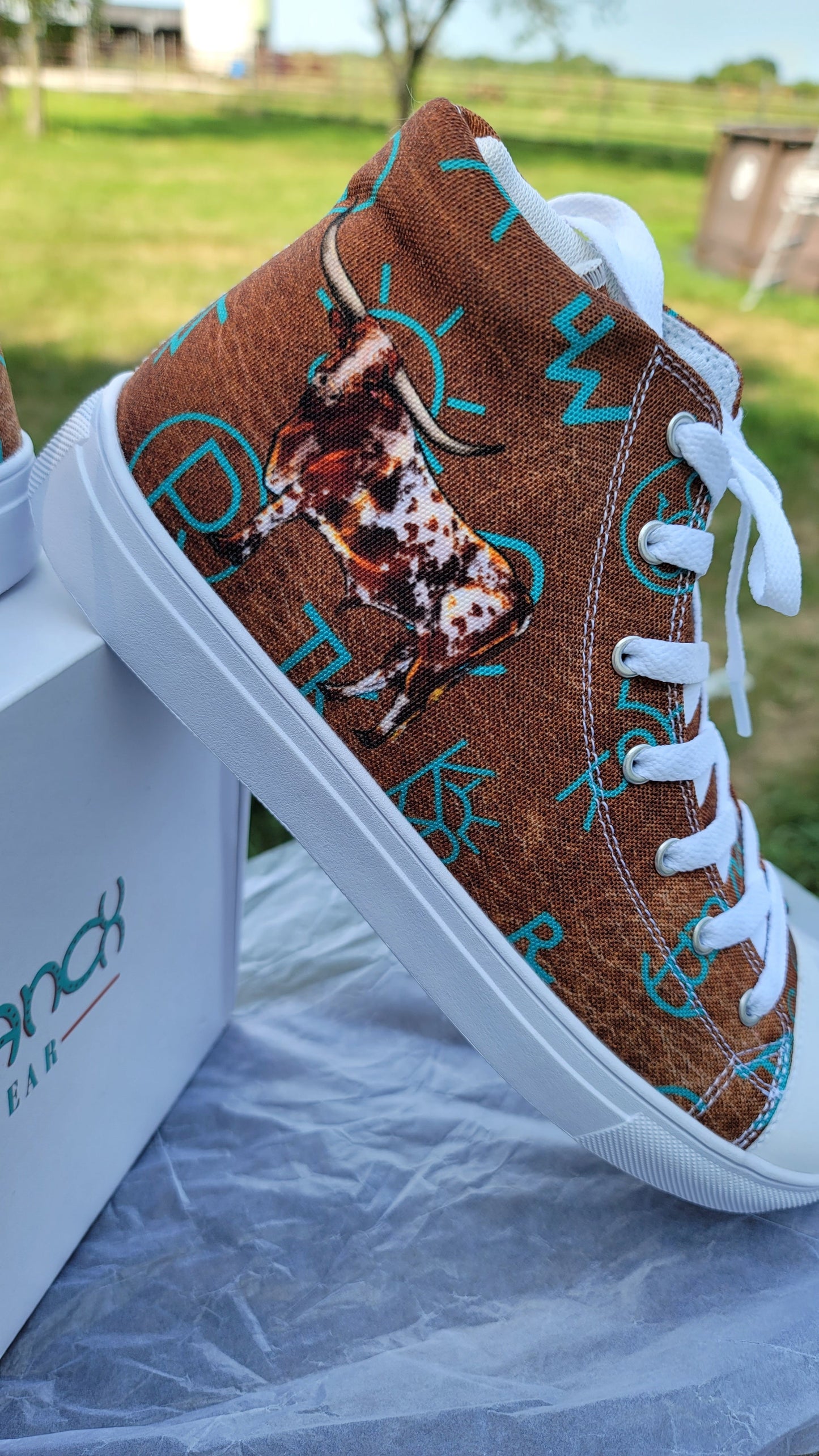 Longhorns & Brands Women__ high top canvas shoes