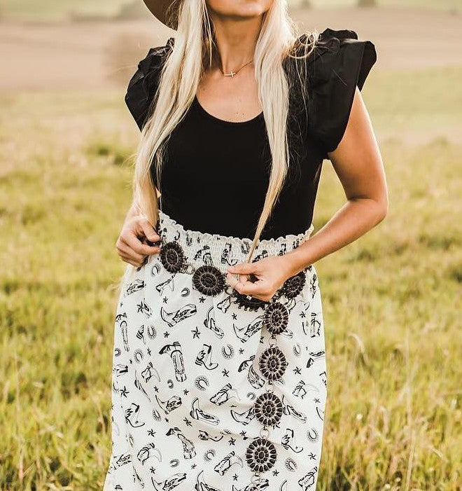 The cowprint skirt+black top