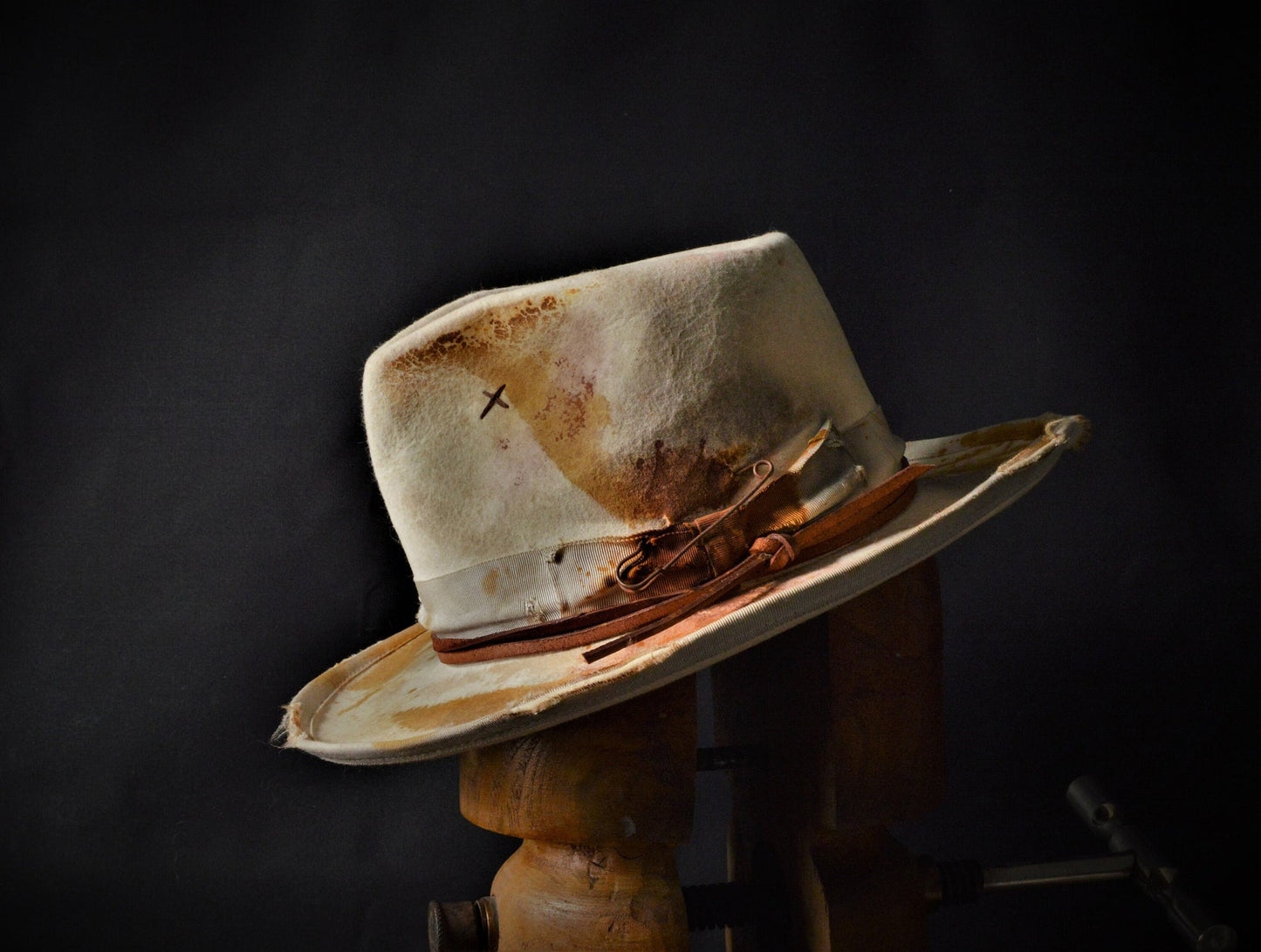 Sierra Nevada - distressed white fedora