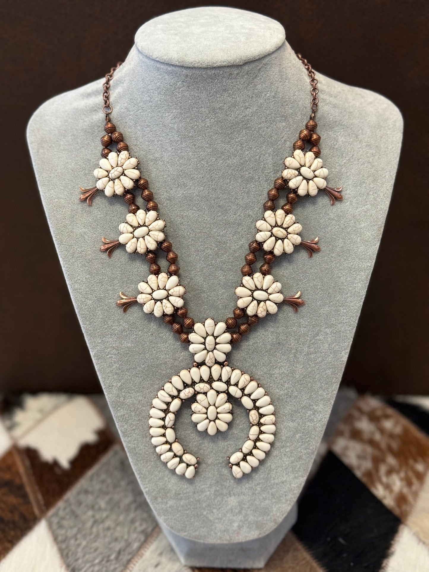 White Flower Pendant Alloy Necklace