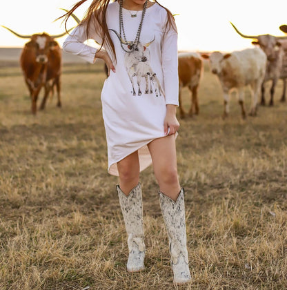 Cowgirls style white long sleeve dress