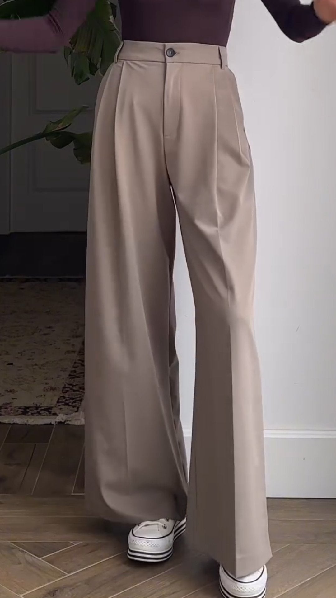 Buttoned Loose Suit Trousers