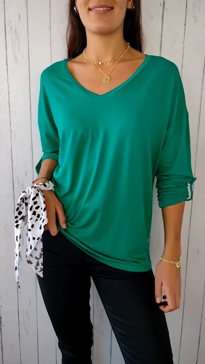 V-neck Mid-sleeve Solid Color Top