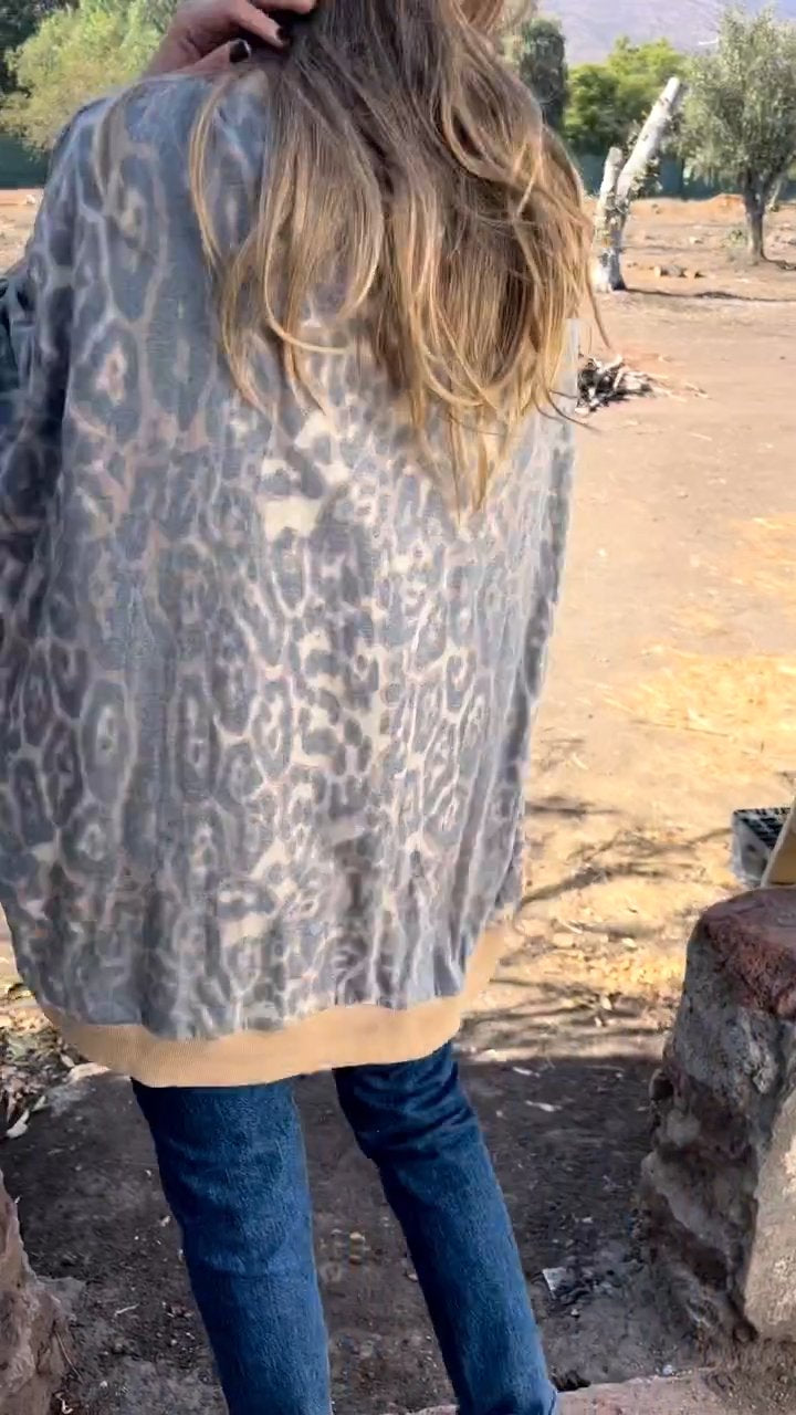 Round Neck Long Sleeve Leopard Print Casual Top