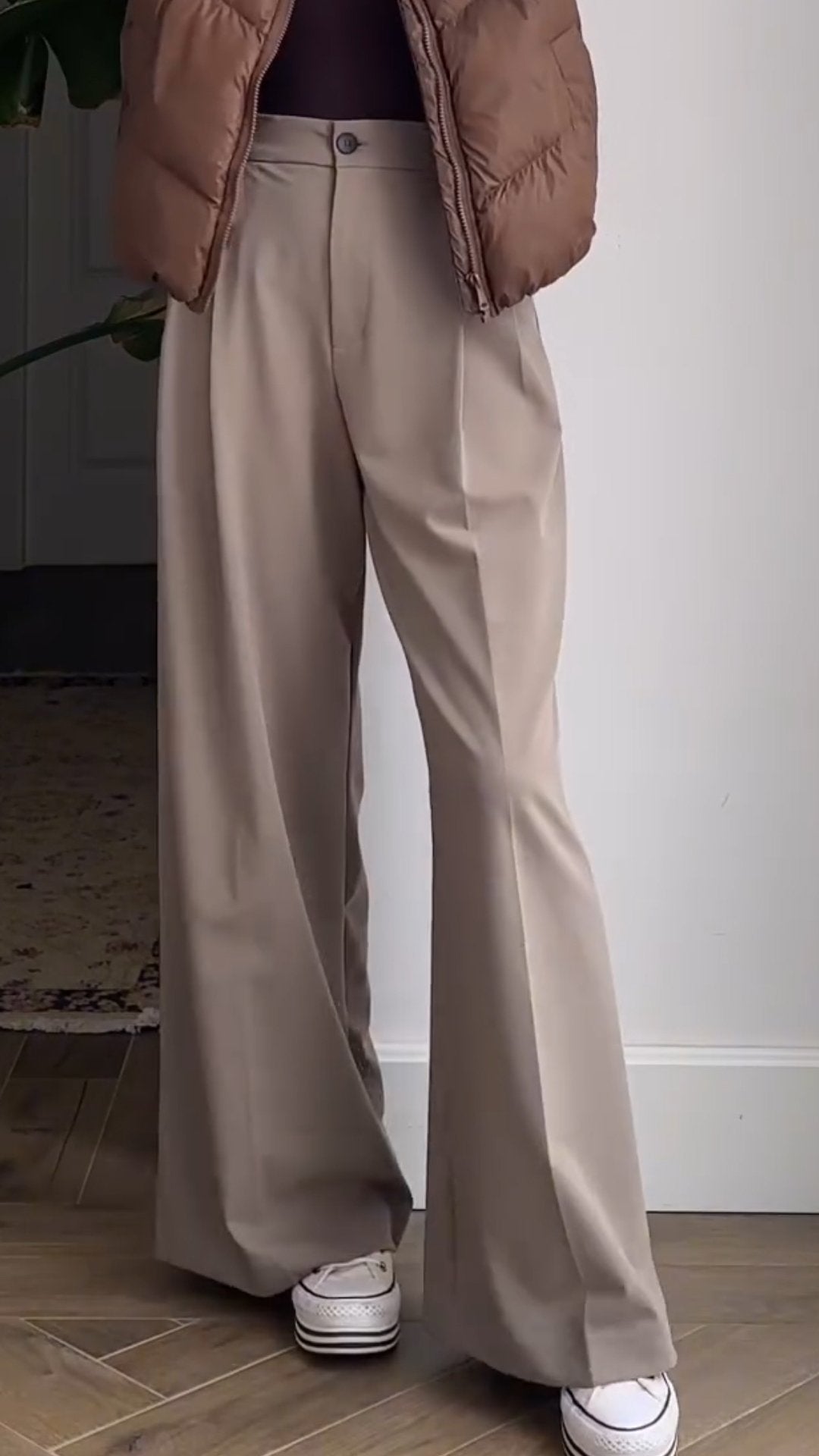 Buttoned Loose Suit Trousers