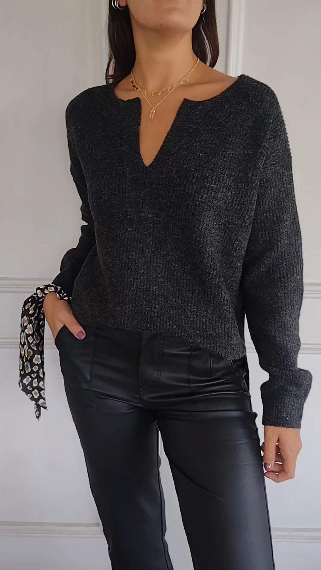 Casual V-neck Long-sleeved Knitted Top