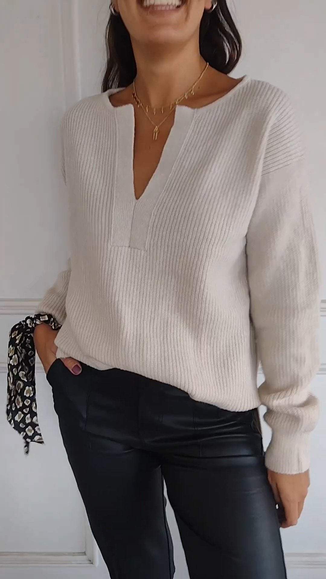 Casual V-neck Long-sleeved Knitted Top